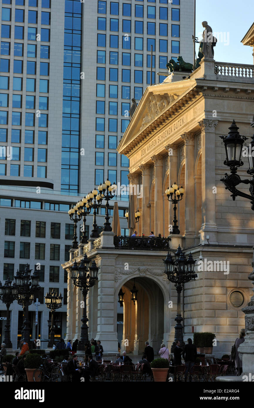 Allemagne, Hesse, Frankfurt am Main, du quartier financier, Opern Platz (place de l'Opéra) avec (Alte Oper) Banque D'Images