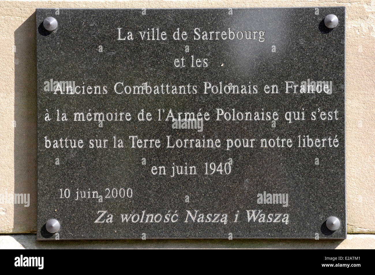 France, Moselle, Sarrebourg, cimetière militaire, plaque commémorative de soldats polonais sont morts en Lorraine pendant la seconde Banque D'Images