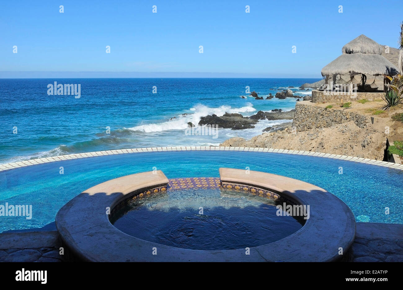 Le Mexique, l'État de Baja California Sur, région Todos Santos, plage de Los Cerritos, Hacienda Cerritos, ovelooking le jacuzzi en plein air Banque D'Images