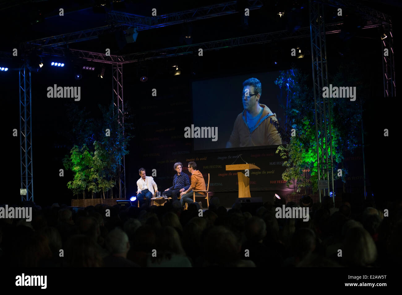 Comédie de BBC TV Rev discuté sur scène à Hay Festival 2014 (l-r) Tom Hollander, Jon Canter & James Wood Banque D'Images