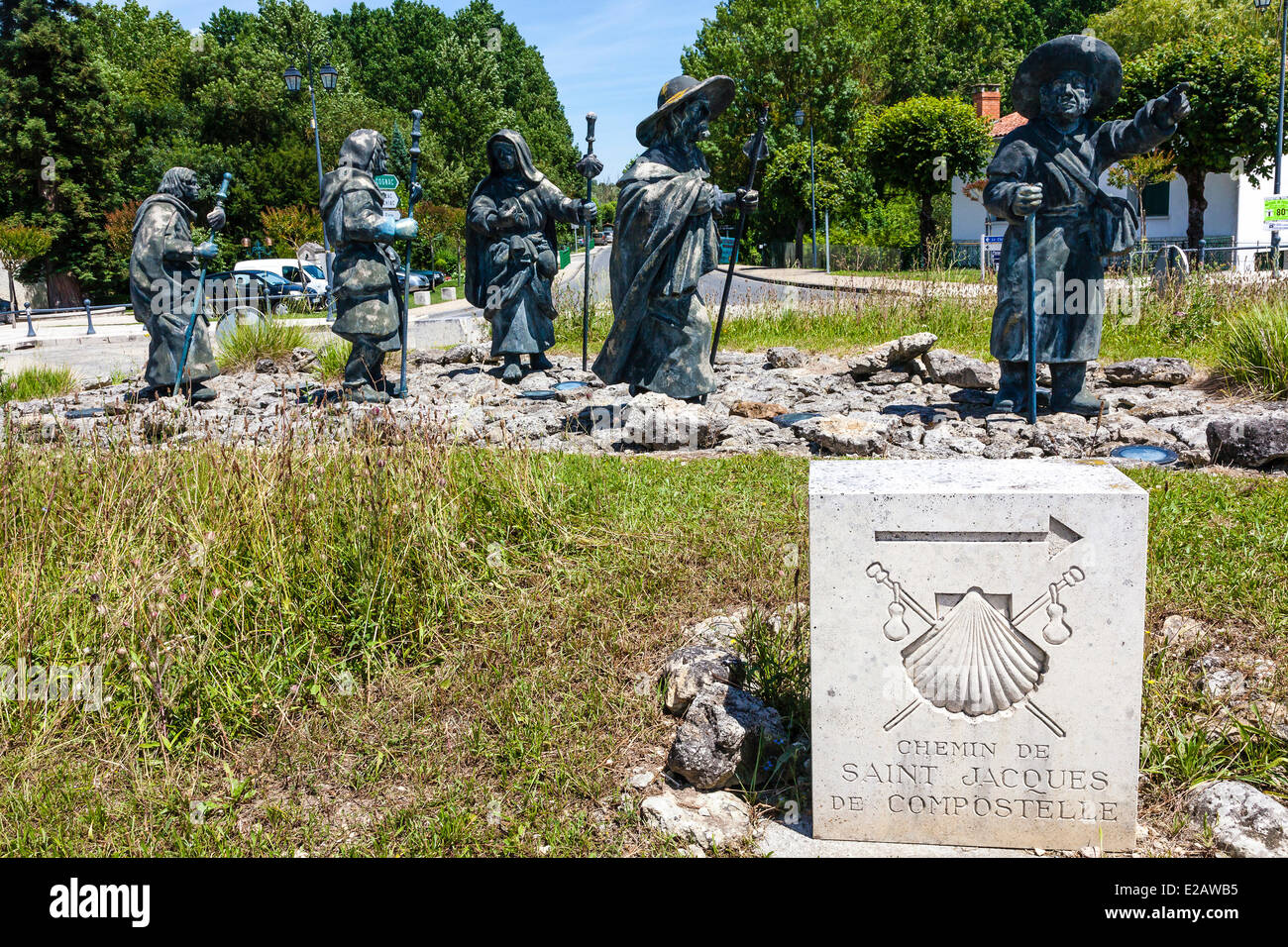 France, Charente Maritime, Pons, Pilgrim et statues stèle sur le chemin de Saint-Jacques, classée au Patrimoine Mondial de l'UNESCO Banque D'Images