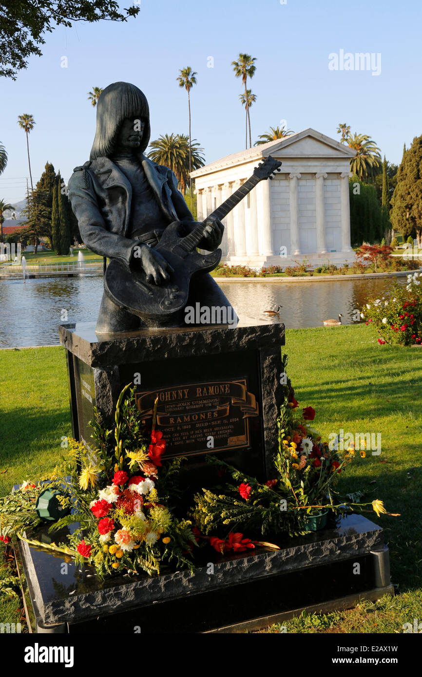 United States, California, Los Angeles, Hollywood Forever Cemetery, dos de studios Paramount, Johnny Ramone's Tomb et William Banque D'Images