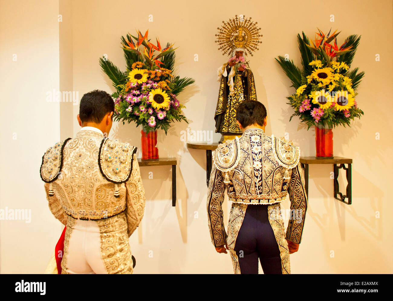 La Colombie, Département d'Antioquia, Medellin, dans backstage avant d'une corrida ou d'une corrida à la Macarena, le prier Banque D'Images