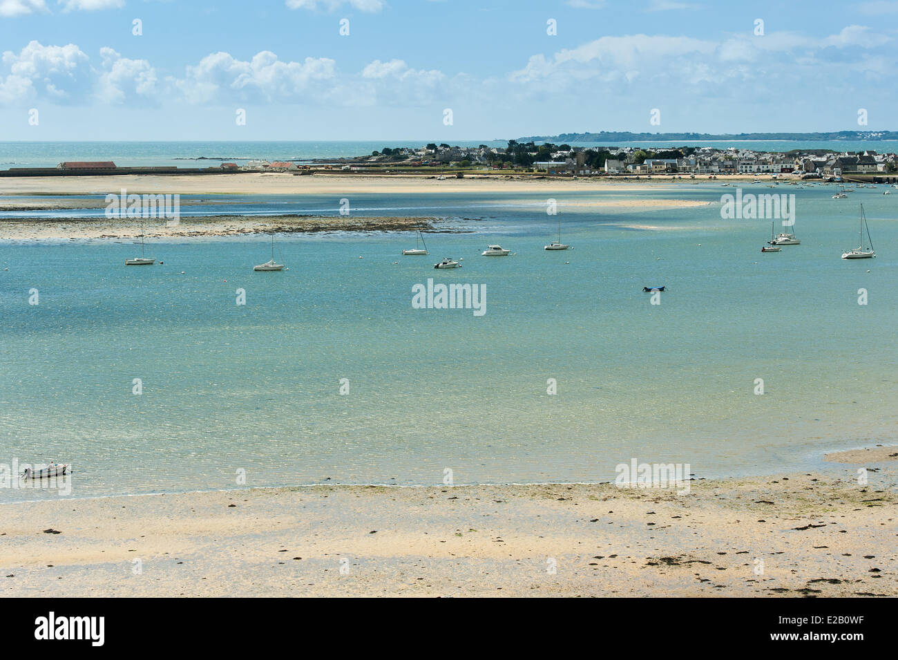 France, Morbihan, Riantec, vue sur la petite mer de Gavres du phare de Kerbel, hébergement et location de chalet Banque D'Images