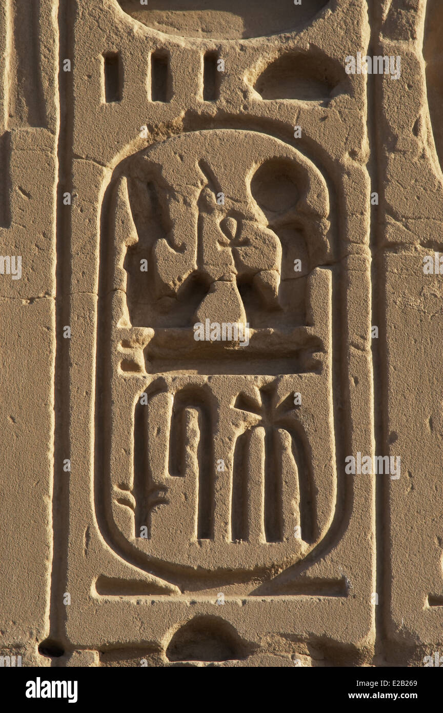 L'art égyptien Le Temple de Karnak complexe. L'écriture hiéroglyphique. Protocole Royal de Ramsès II. Banque D'Images