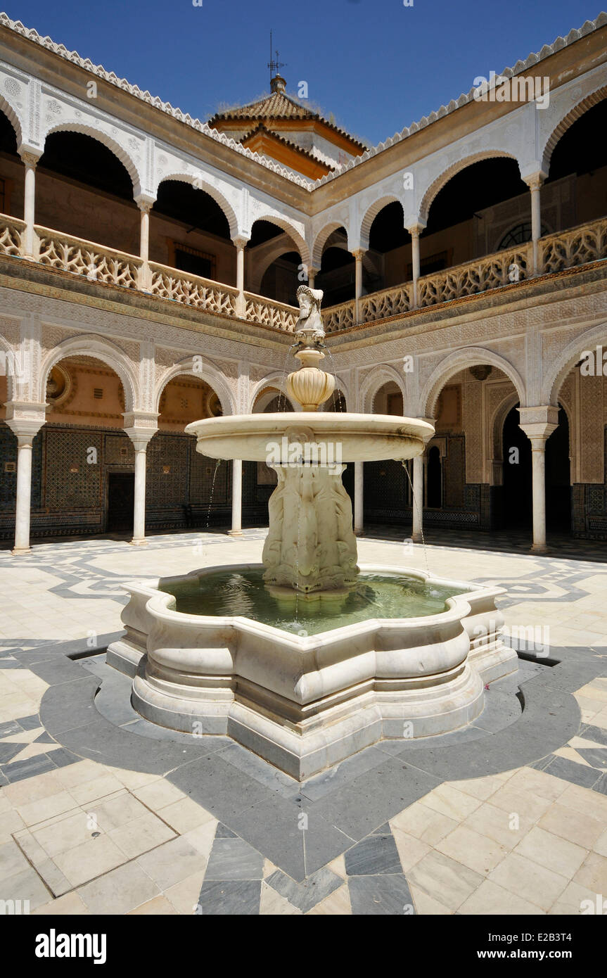Espagne, Andalousie, Séville, la Casa de Pilatos, la maison de Pilate, palais mudéjar, gothique et Renaissance, fontaine dans le patio Banque D'Images