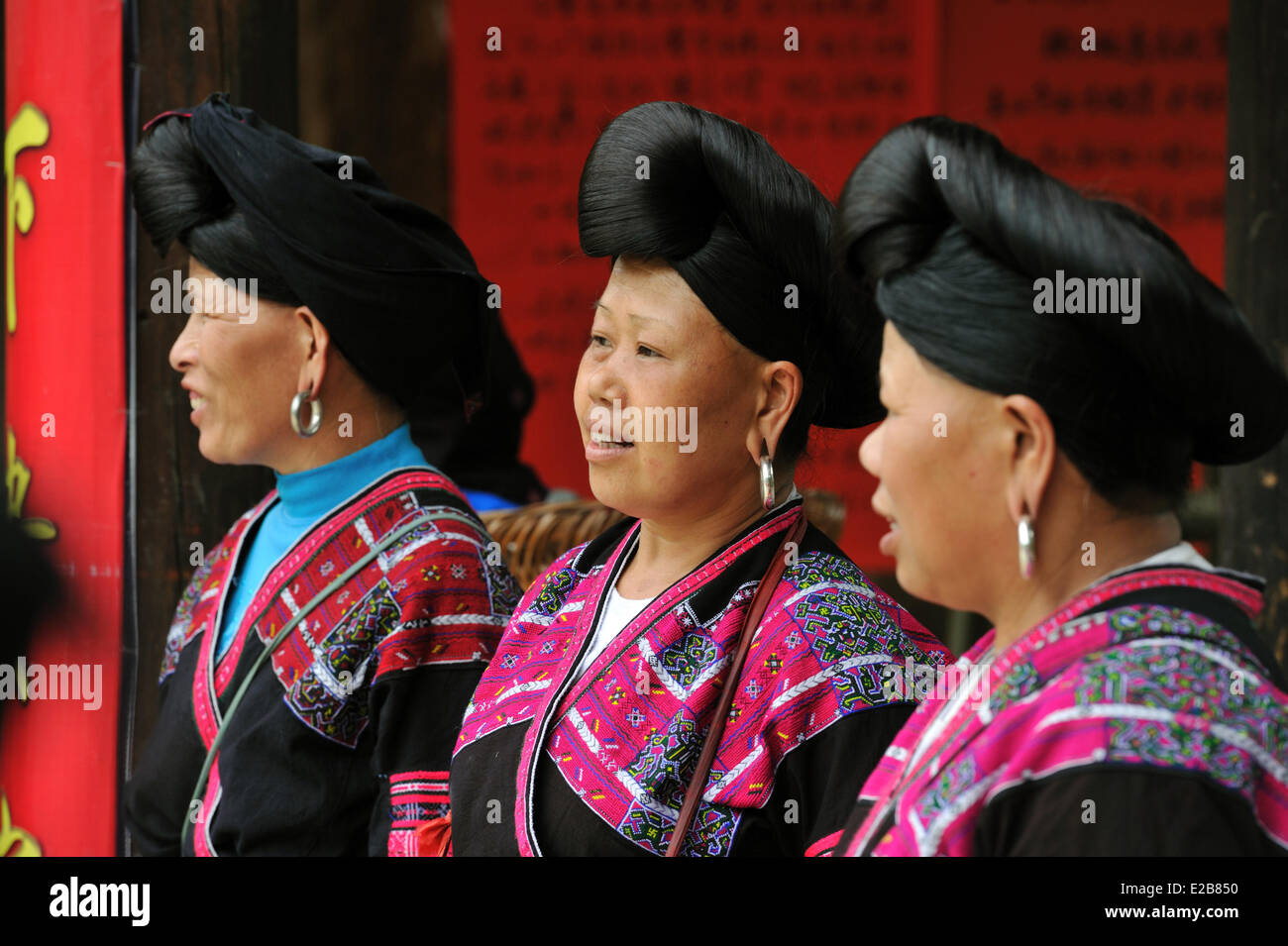 Chine, Province du Guangxi, Longsheng, Dazhai, village de la minorité Yao rouge Banque D'Images