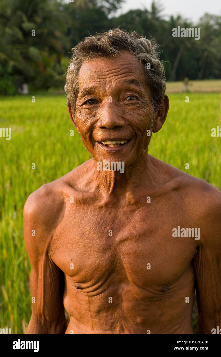 L'INDONÉSIE, Bali, Tabanan, Umabian rizières, Subak système d'irrigation, inscrite au Patrimoine Mondial de l'UNESCO, old man smiling Banque D'Images