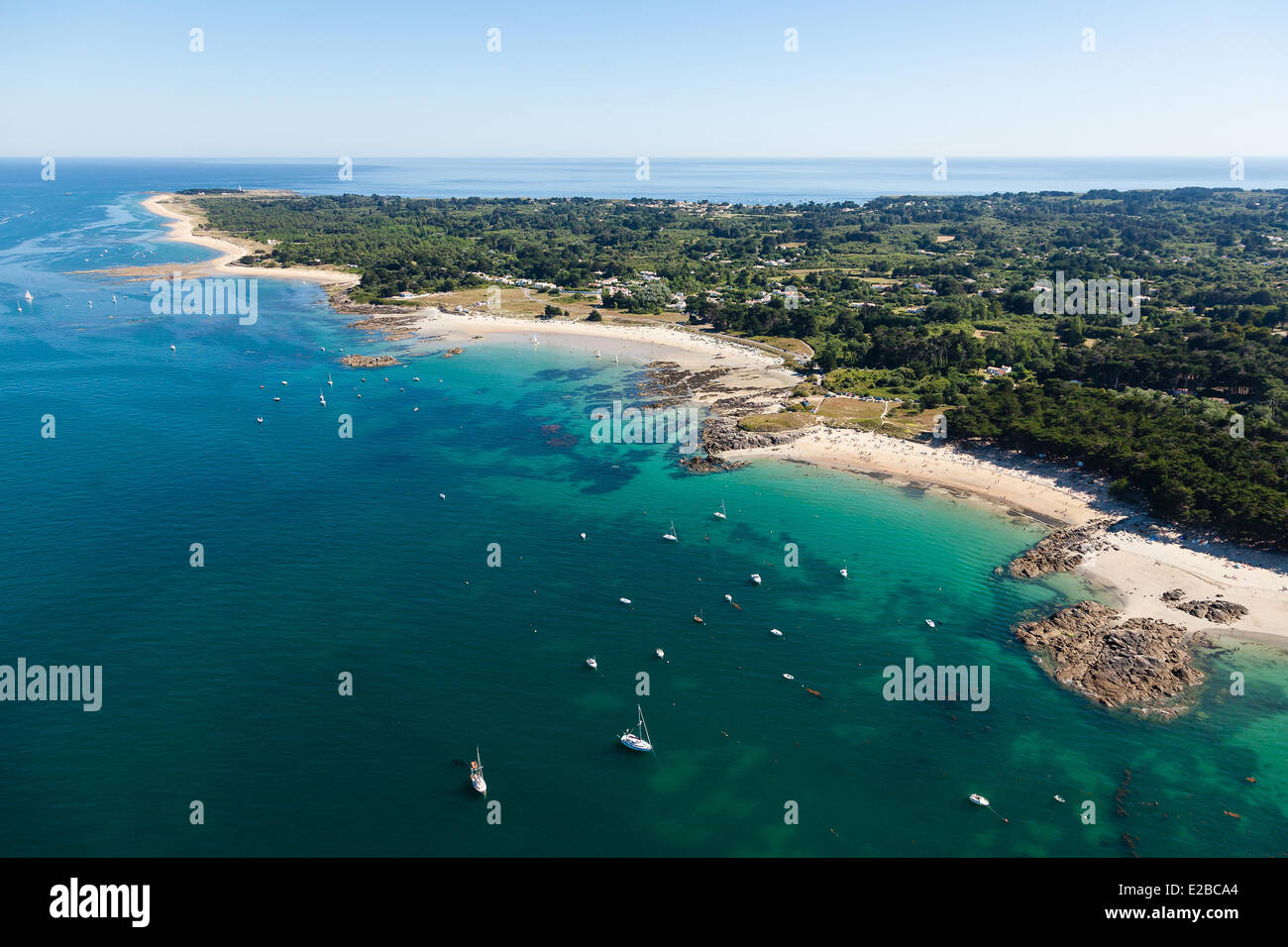 France, Vendée, Ile d'Yeu, Sapins beach et la côte nord (vue aérienne) Banque D'Images