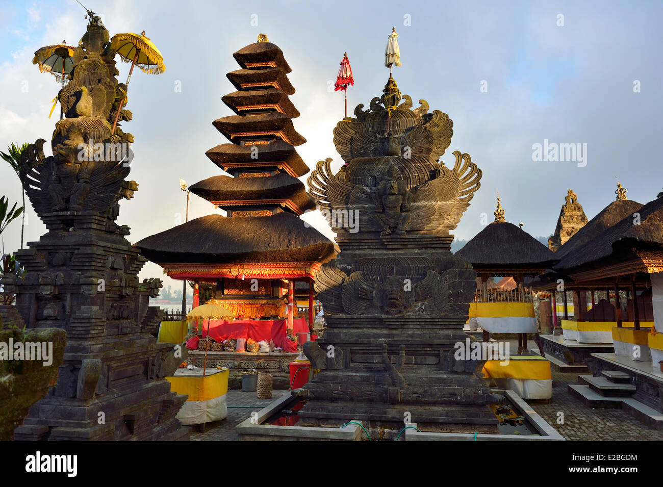 L'INDONÉSIE, Bali, Bedugul, temple Pura Ulun Danu Bratan au bord du lac Bratan, un dix-septième siècle temple Hindu-Buddhist Banque D'Images