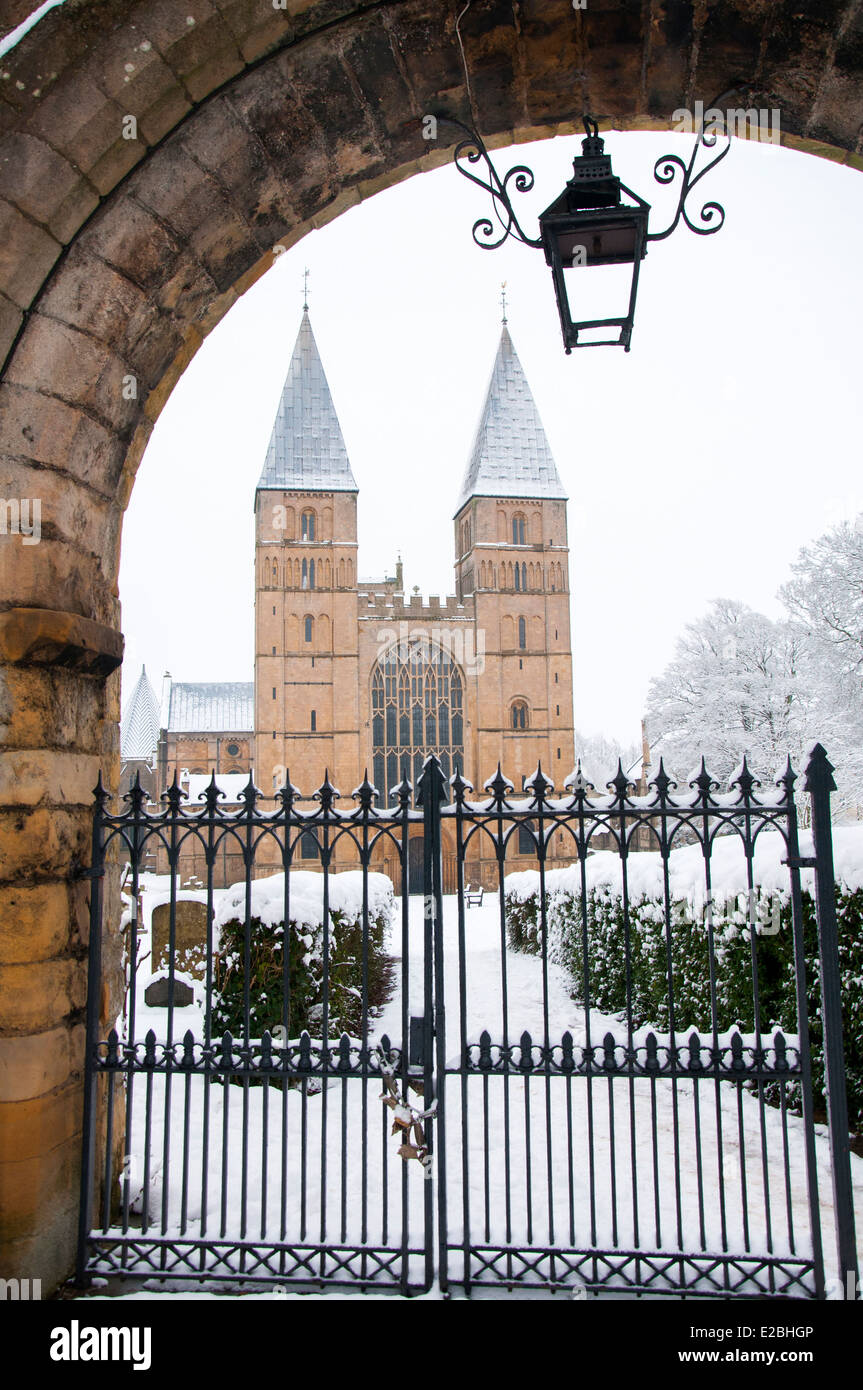 Neige à Southwell Minster, Lancashire England UK Banque D'Images