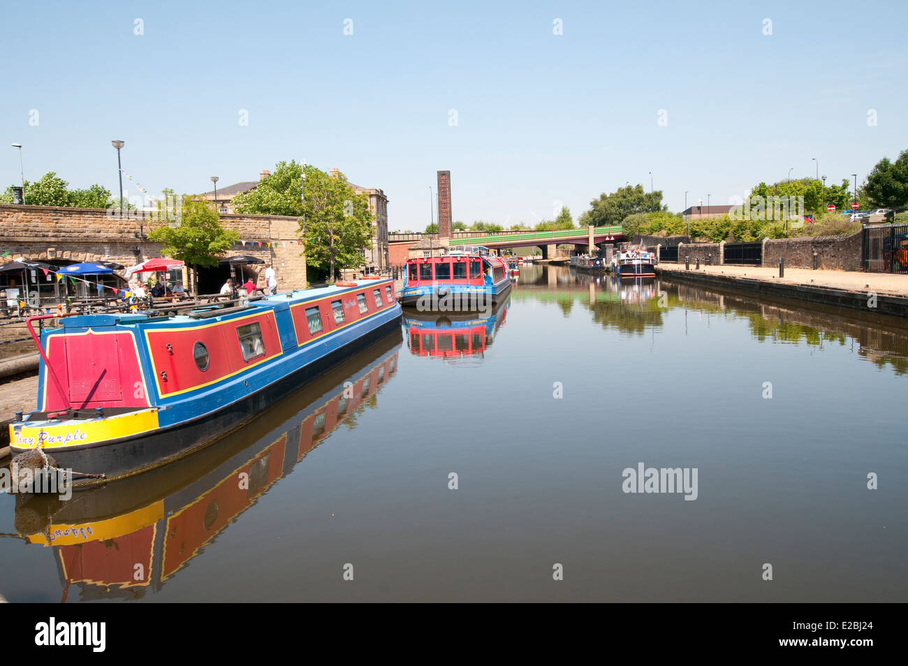 Bateaux dans le canal de Sheffield et Tinsley, South Yorkshire England UK Banque D'Images