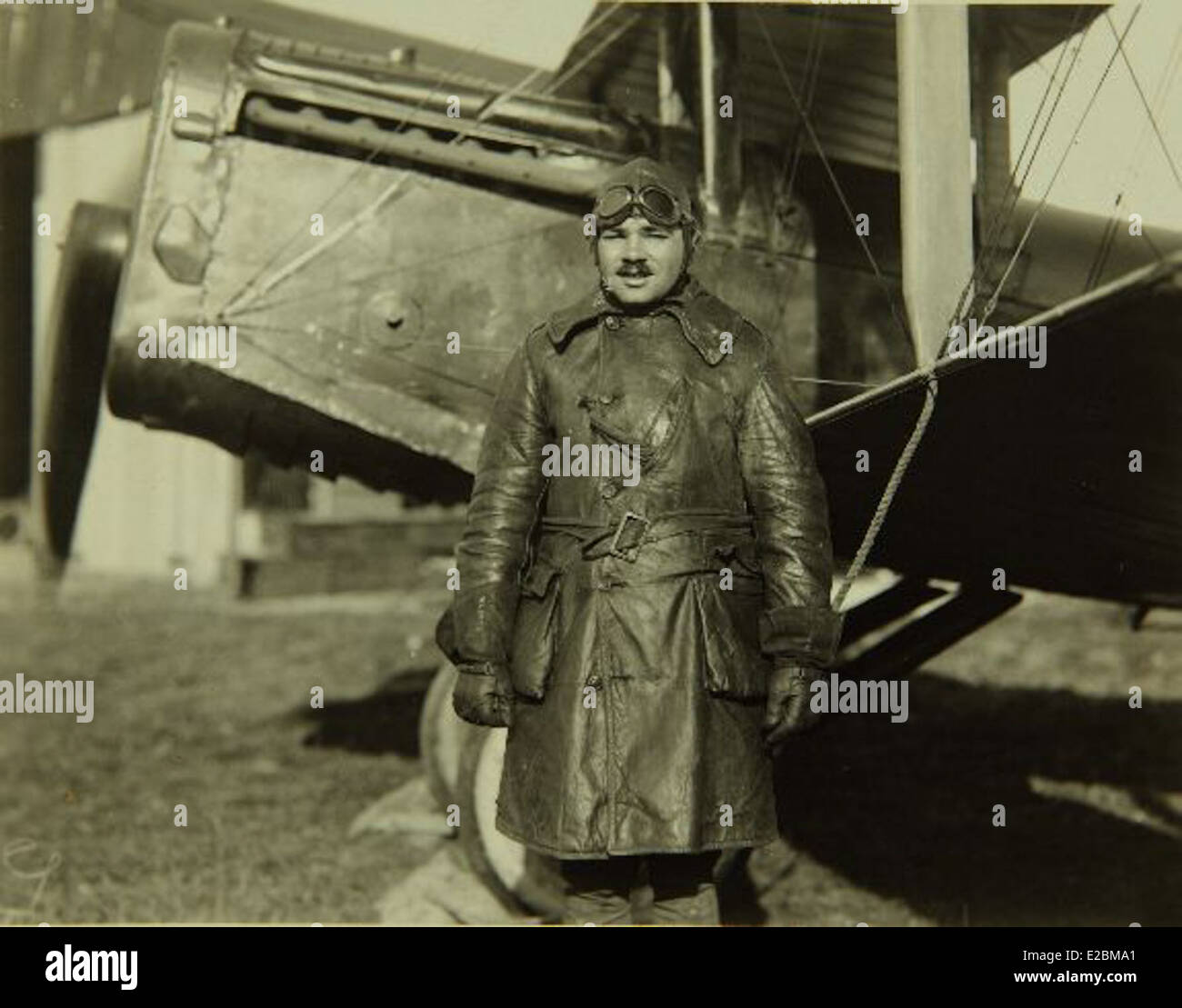 Wesley L. Smith était un pilote de poste aérien aux États-Unis, opérant au début du XXe siècle. Son travail a joué un rôle central dans le développement du service de la poste aérienne des États-Unis. Banque D'Images