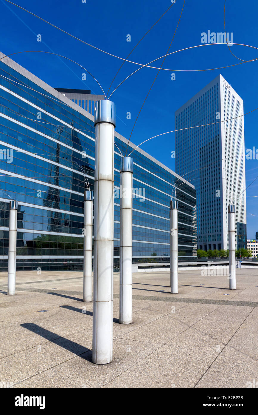 Gratte-ciel dans le quartier des affaires de la Défense à l'ouest de Paris, France. Banque D'Images