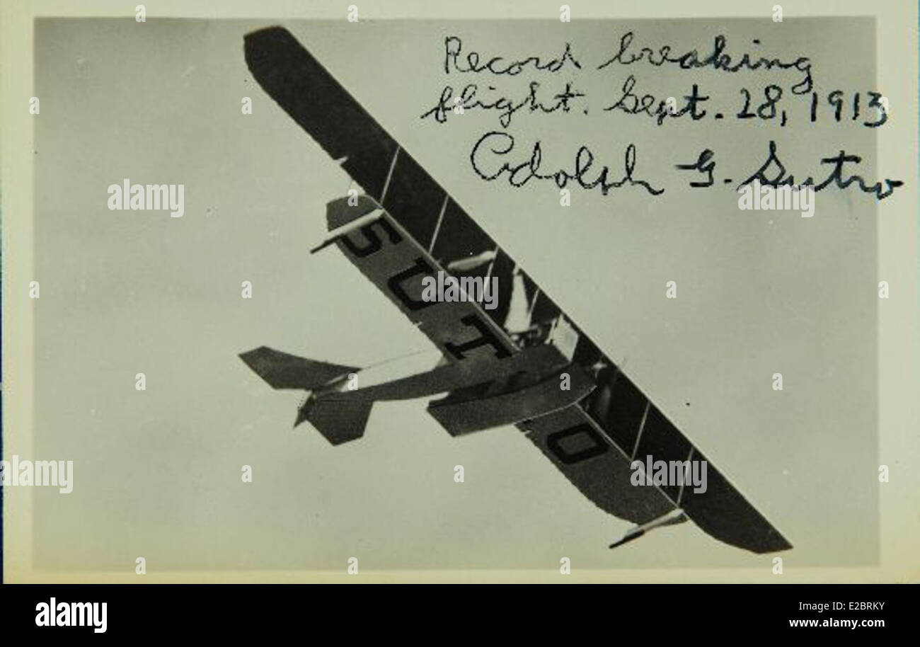 Adolph Sutro a été un pionnier dans le domaine de l'aéronautique, contribuant au développement de l'aviation au début du XXe siècle. Son travail, conservé dans le SDASM, souligne son rôle dans l’avancement de la technologie de vol et son impact sur l’industrie aéronautique. Banque D'Images