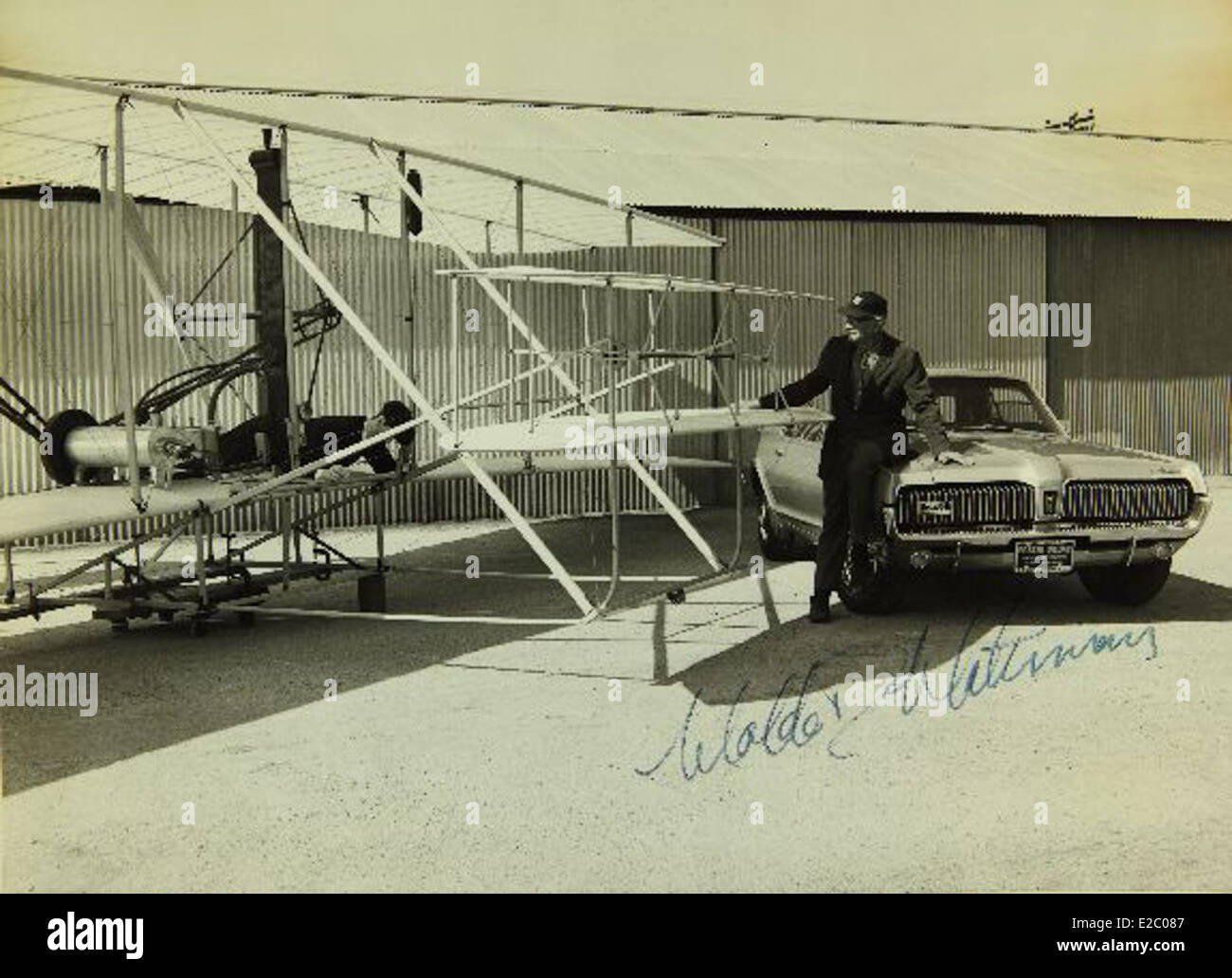 Waldo Waterman a été un pionnier dans les débuts de l'aviation, contribuant de manière significative à la conception d'avions et à la technologie aéronautique. Son travail, préservé par le San Diego Air and Space Museum (SDASM), a joué un rôle clé dans l'avancement de l'aviation au début du XXe siècle, y compris les innovations en aérodynamique et en performance des avions. Banque D'Images