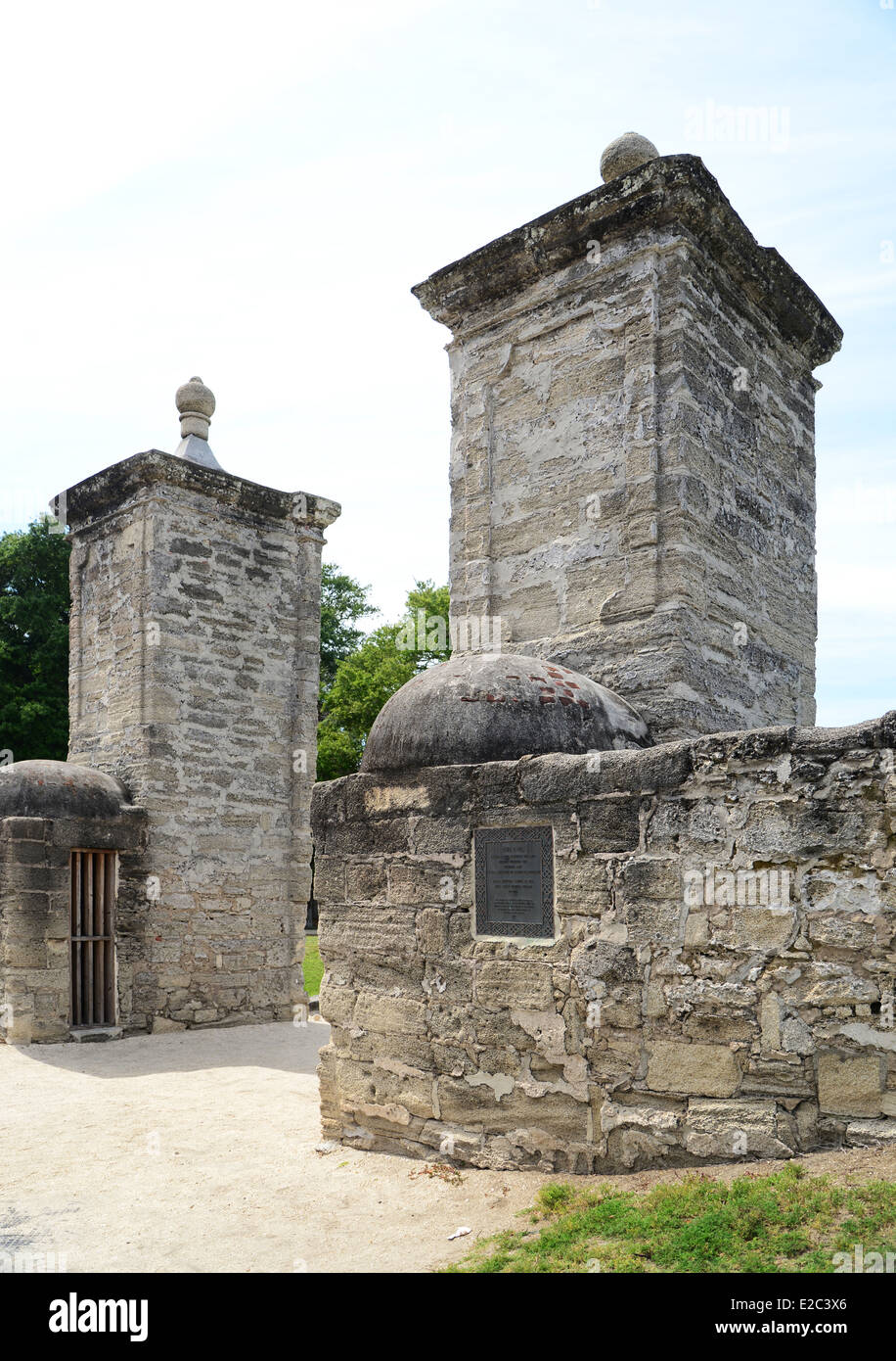 Ville historique (2) menant au fort. La porte conduit à l'accès à travers les douves a fourni un point d'entrée unique pour le fort. Banque D'Images