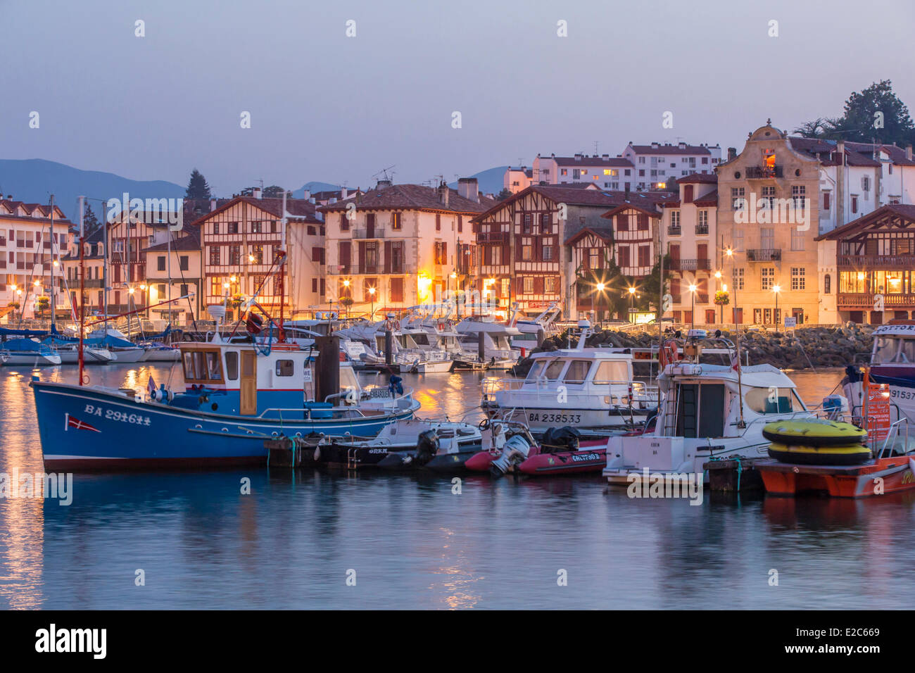 France, Pyrénées Atlantiques, Pays Basque, le port de Saint Jean de Luz Banque D'Images
