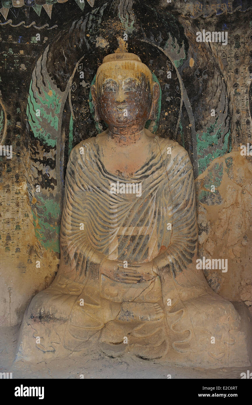 La Chine, au Gansu, Bingling Si grottes, grotte 6, Bouddha (dynastie Zhou du Nord, 6ème C) Banque D'Images