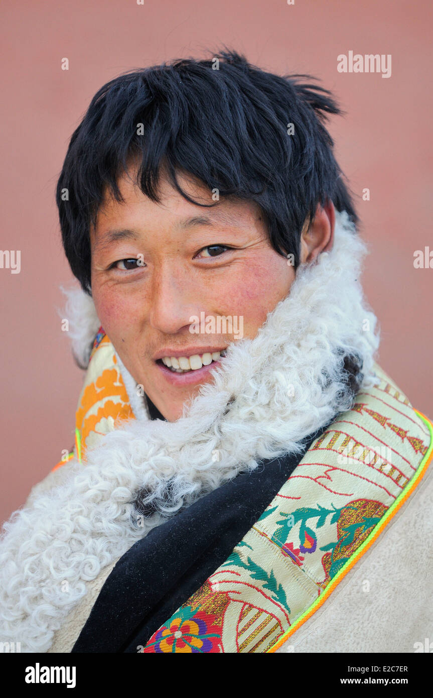 La Chine, la province de Gansu, Amdo, Xiahe, monastère de Labrang, Losar, pèlerin tibétain Banque D'Images