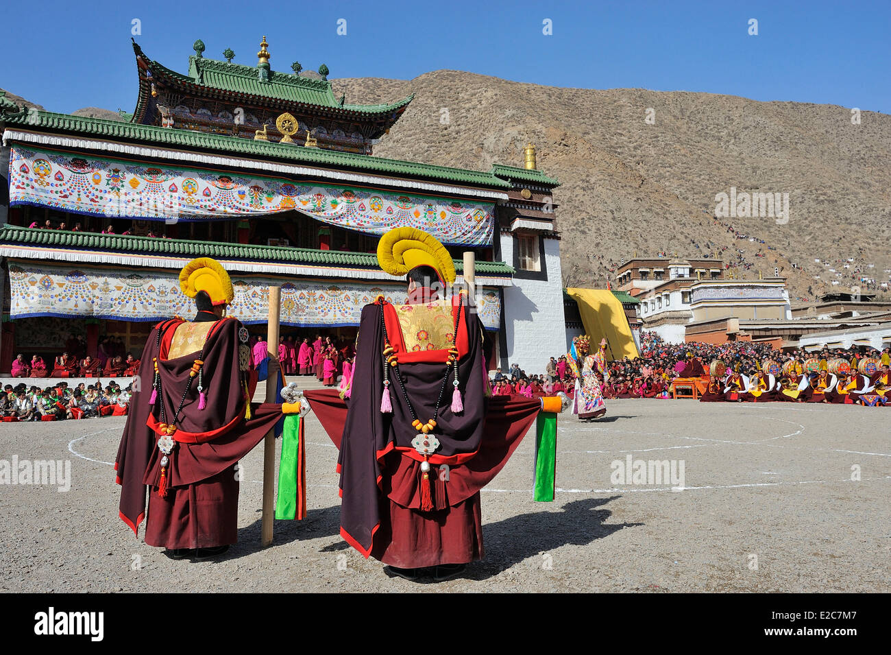 La Chine, la province de Gansu, Amdo, Xiahe, monastère de Labrang, Losar, danse masquée Banque D'Images