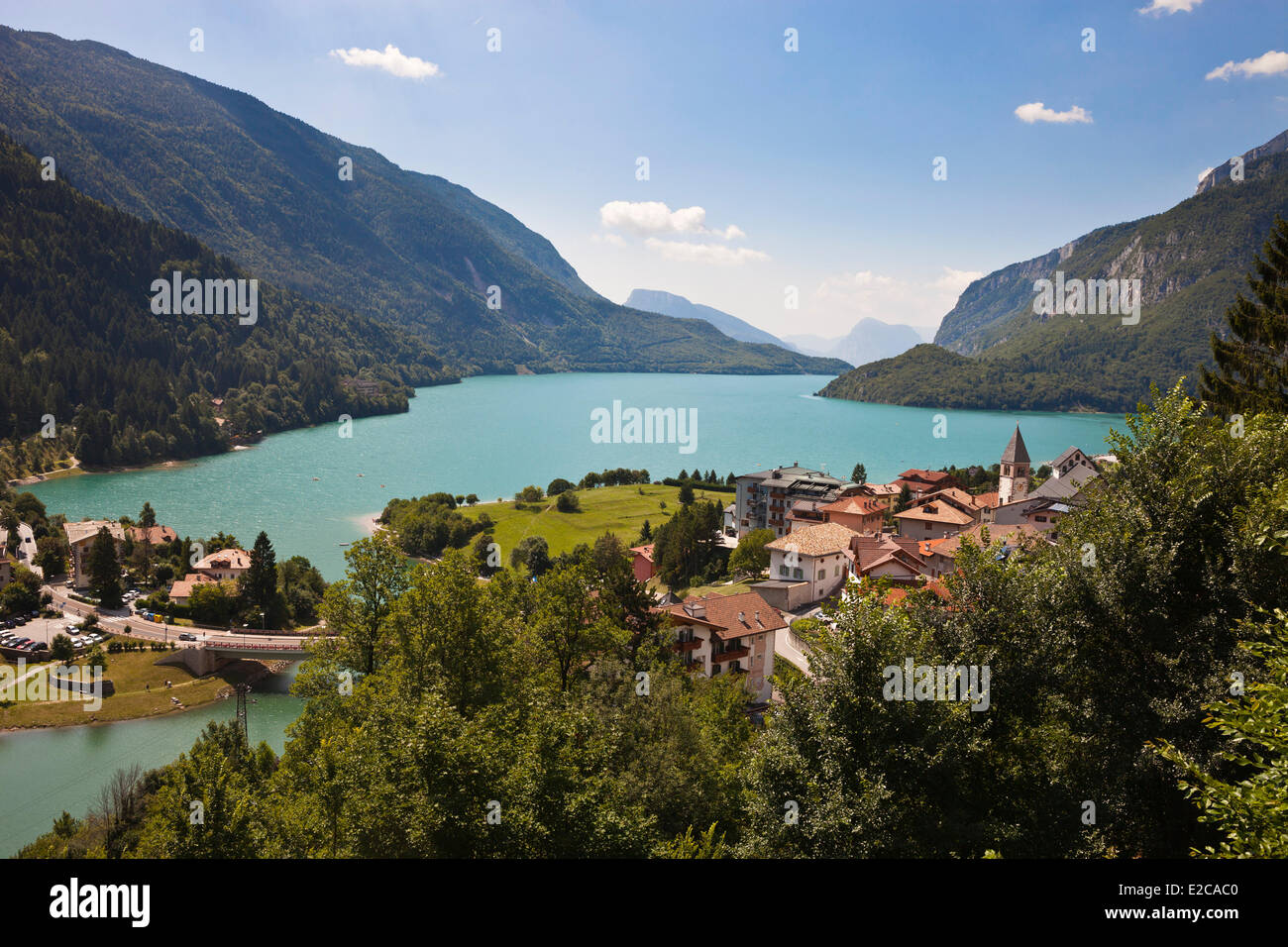 L'Italie, Trentin-Haut-Adige, Brenta Dolomites, groupe, le Lac de Molveno Banque D'Images