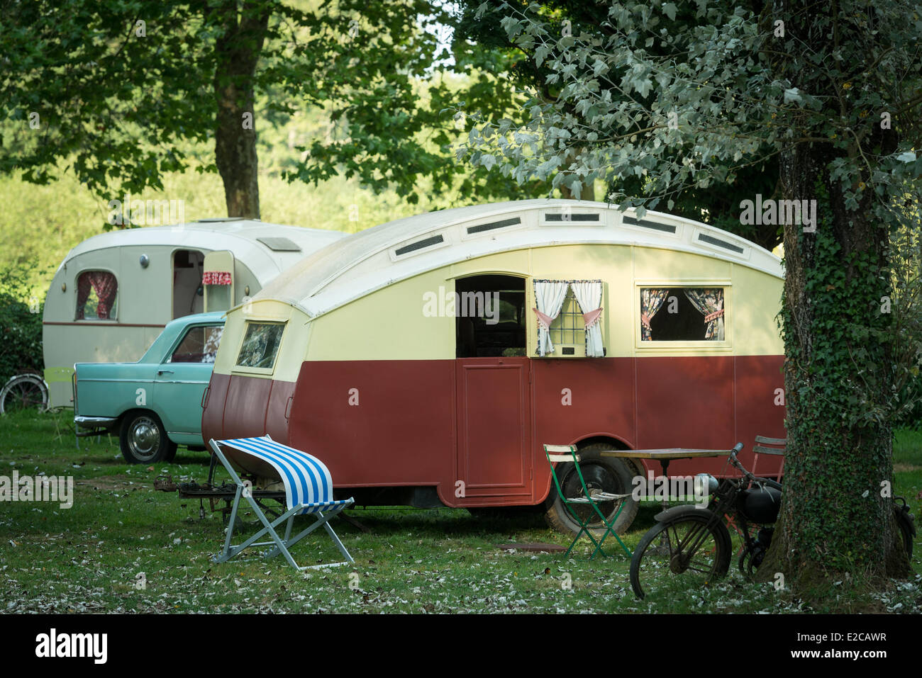 France, Morbihan, le Roc Saint André, vieille caravane de Winchester 1934 dans le domaine du Roc, camping, hébergements insolites Banque D'Images