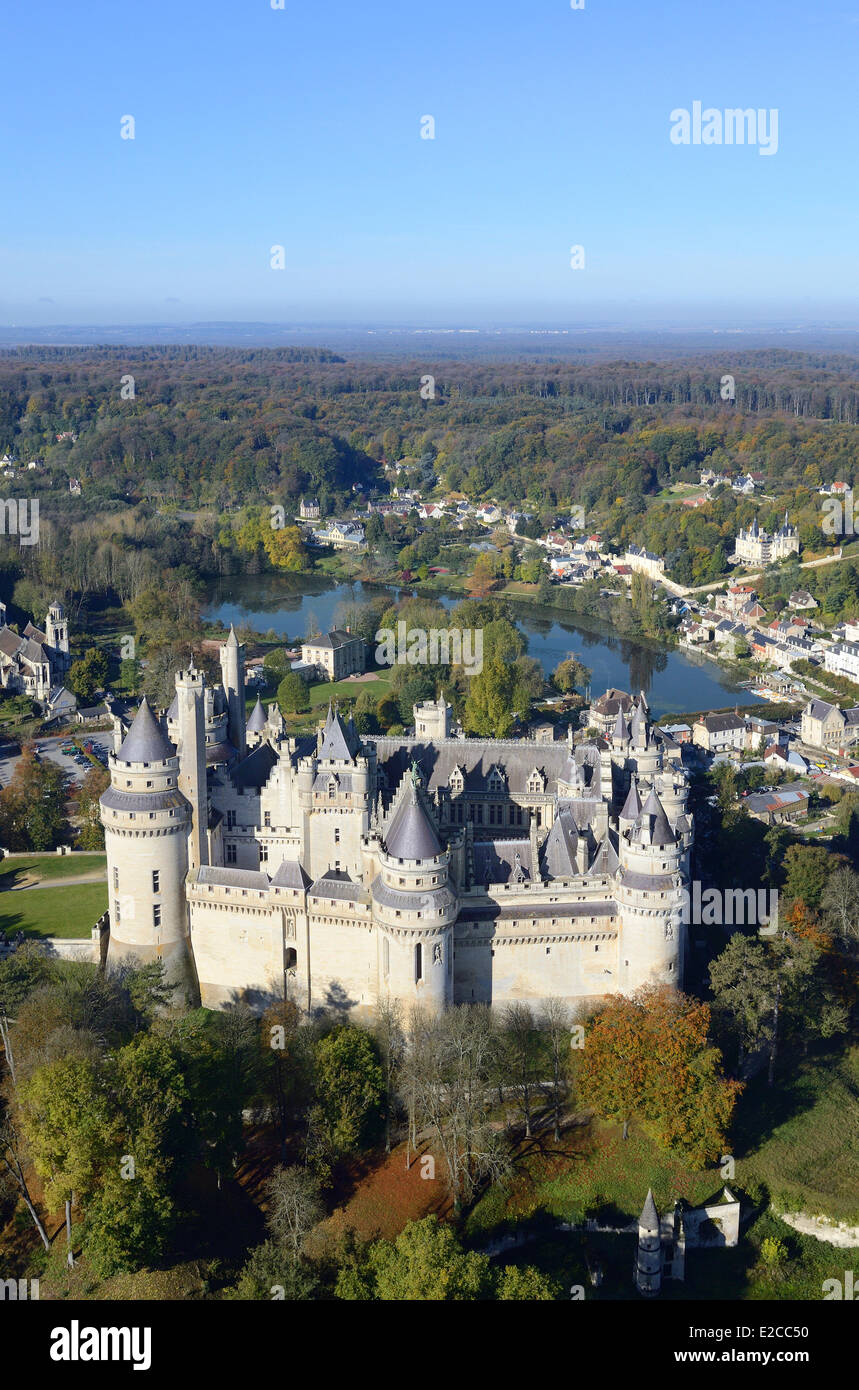 La France, l'Oise, Pierrefonds, le Château (vue aérienne) Banque D'Images