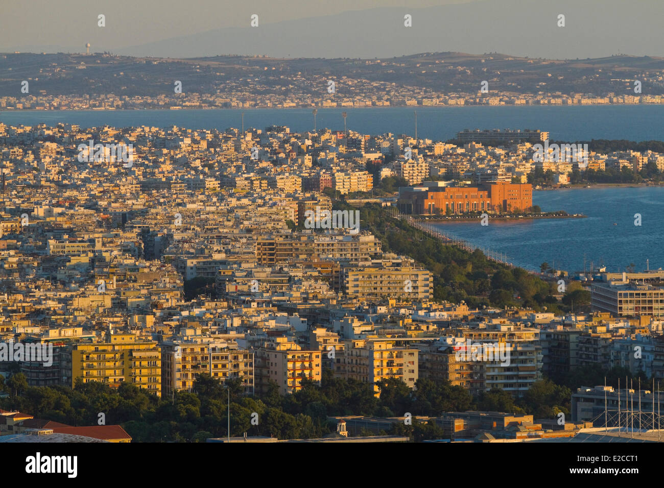 La Grèce, Macédoine, Thessalonique, panorama de la ville et le golfe Thermaïque à partir de la ville haute Banque D'Images