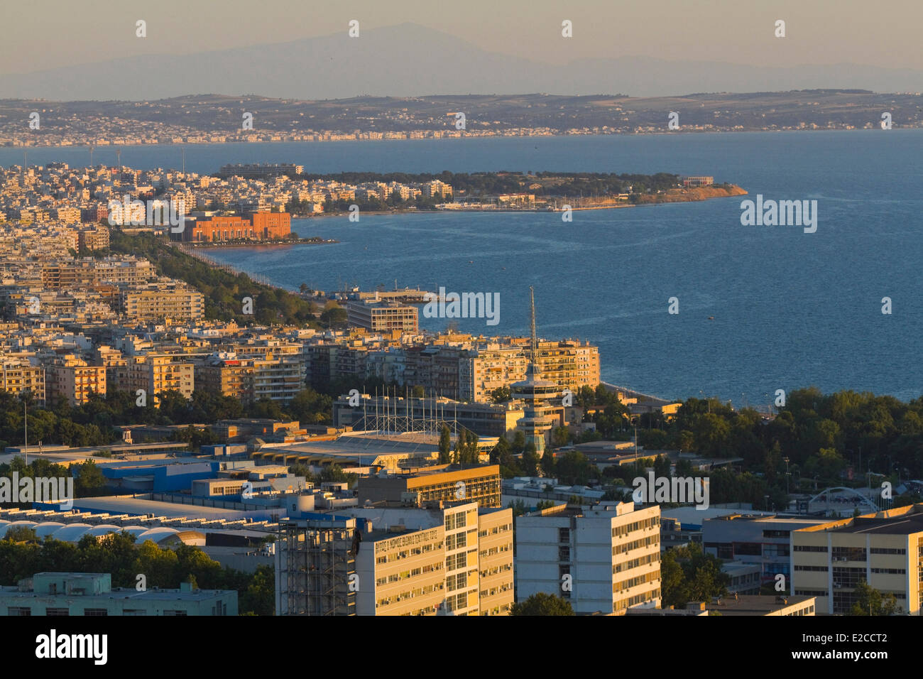 La Grèce, Macédoine, Thessalonique, panorama de la ville et le golfe Thermaïque à partir de la ville haute Banque D'Images