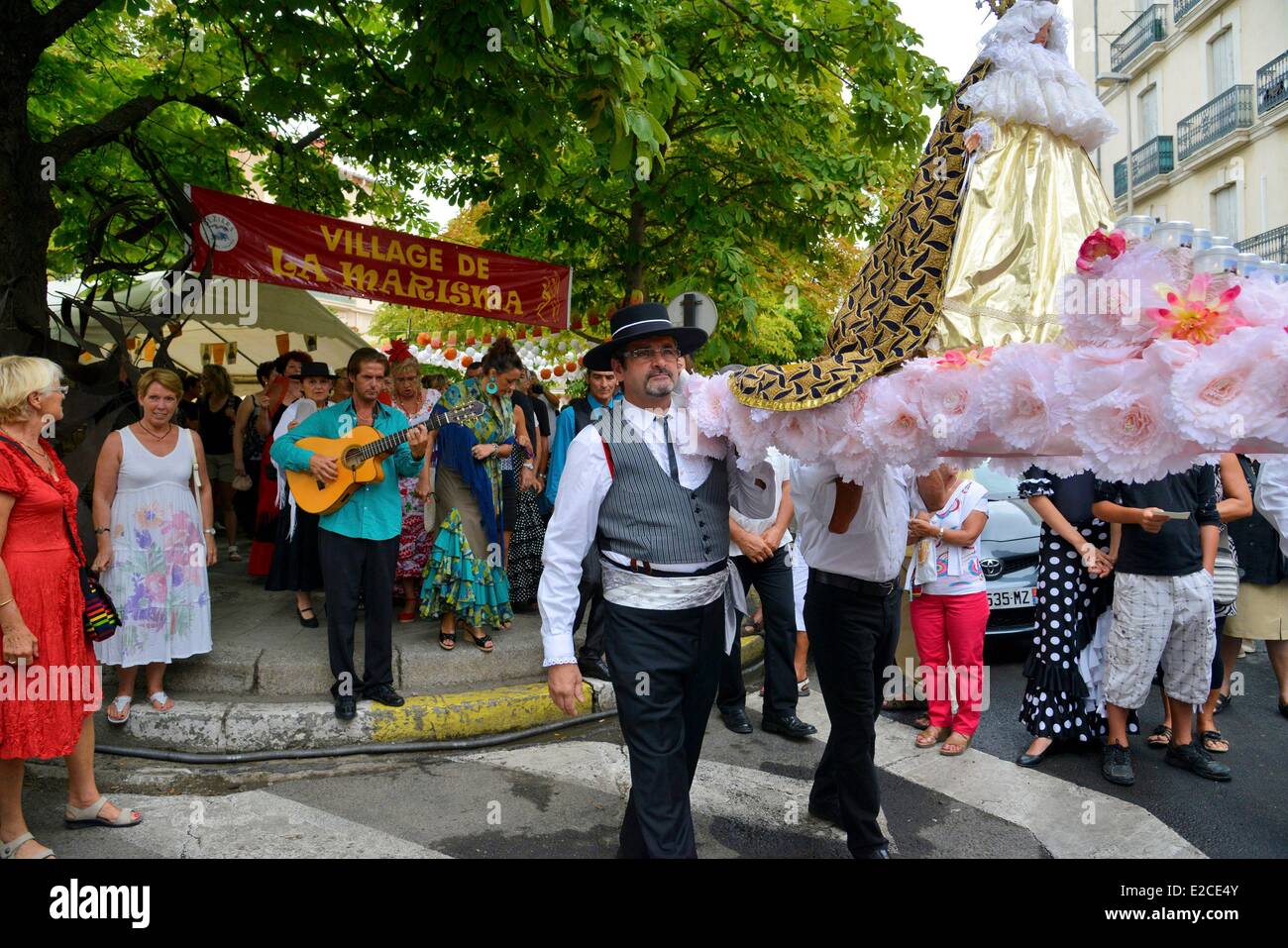 La France, l'Hérault, Béziers, le 11 novembre 2007, square feria annuel dans les rues de la ville, défilé de la procession jusqu'à la cathédrale Saint Nazaire pendant Romeria Banque D'Images