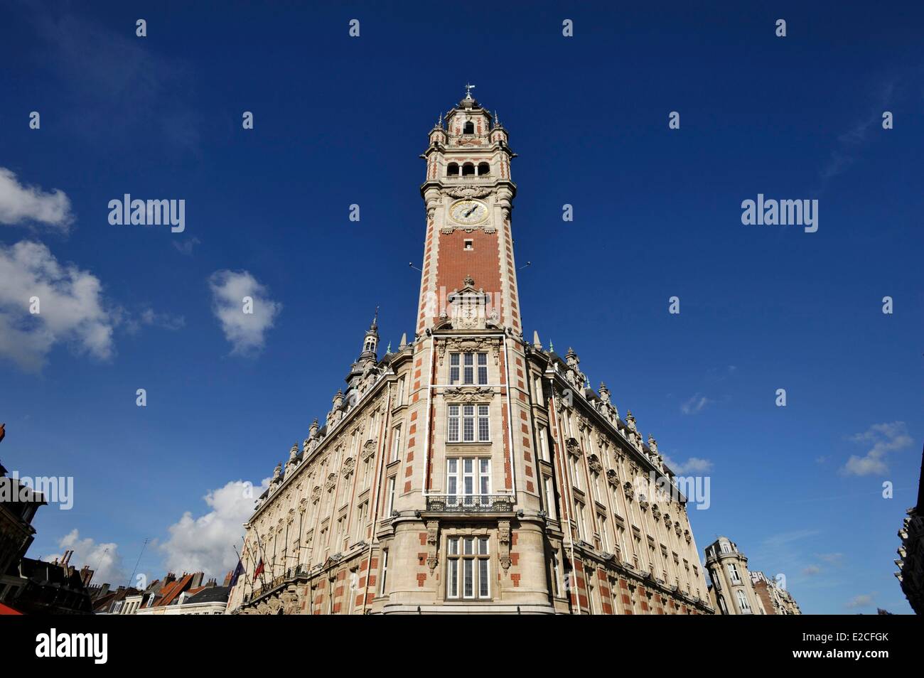 France, Nord, Lille, façade de la Chambre de Commerce et d'Industrie de Lille et son beffroi Banque D'Images