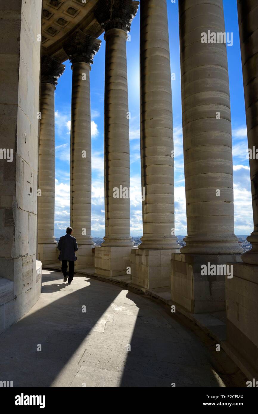 France, Paris, le Panthéon, l'extérieur de la colonnade à la base de la coupole Banque D'Images