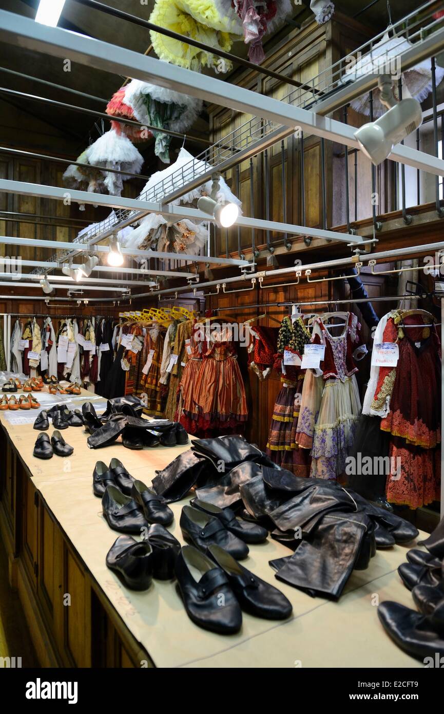 France, Paris, Opéra Garnier, des ateliers de costumes, les costumes (centrale centrale des costumes) Banque D'Images