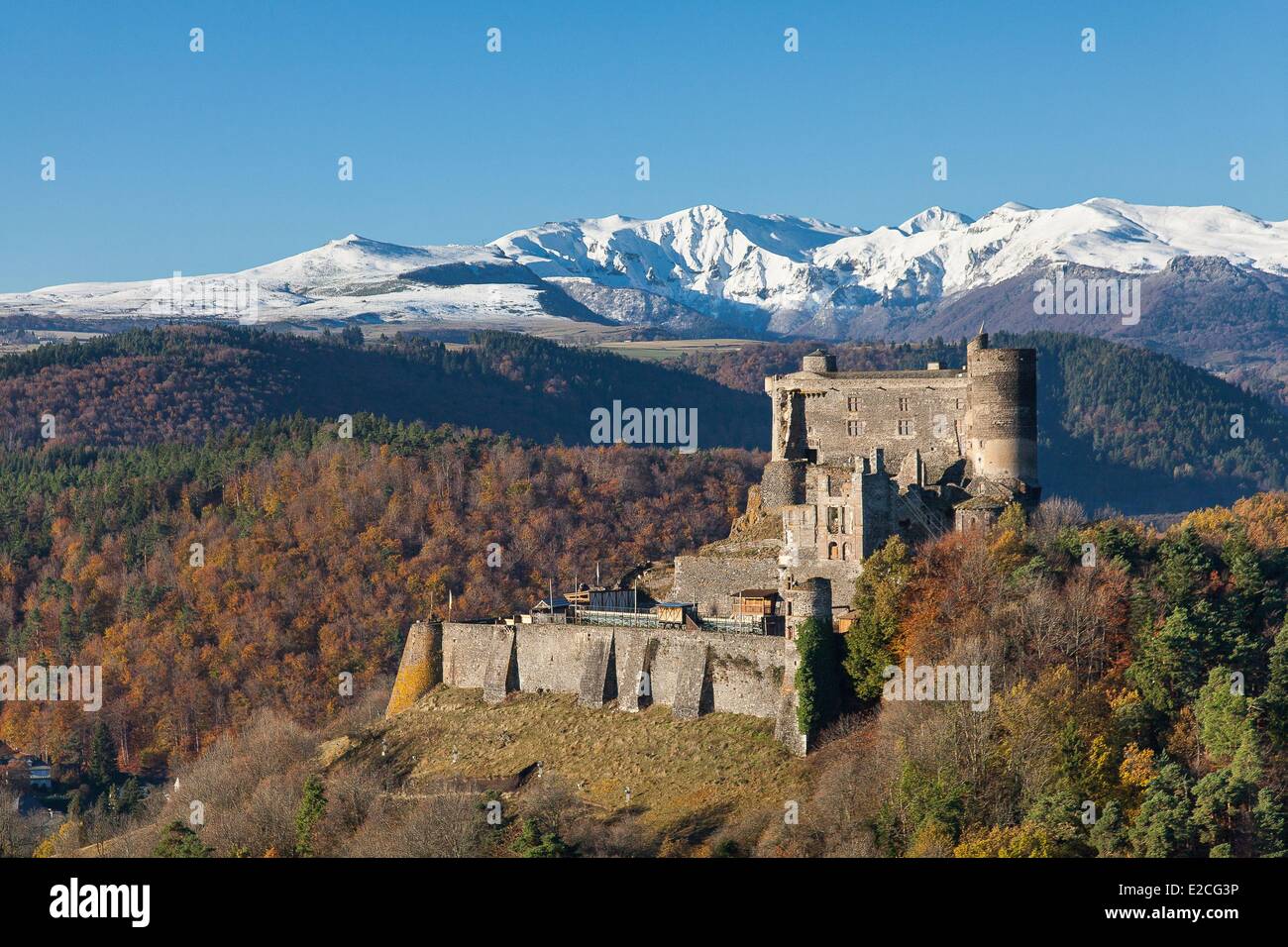 France, Puy de Dome, Parc Naturel Régional des Volcans d'Auvergne (Parc Naturel Régional des Volcans d'Auvergne), Murol, Chateau de Banque D'Images