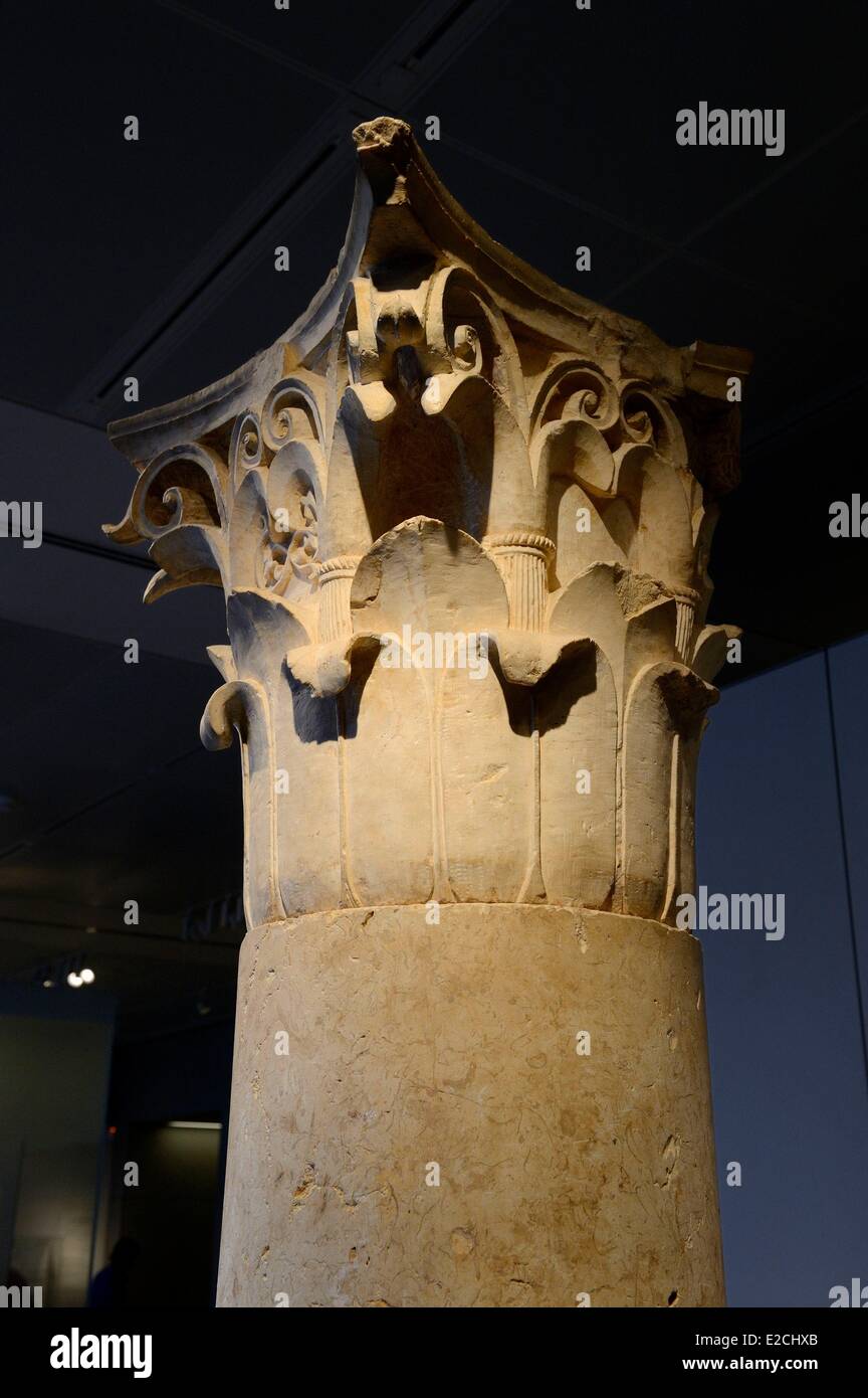 Israël, Jérusalem, Guivat Ram District, Musée d'Israël, ministère de l'archéologie, de chapiteau corinthien 1 siècle avant notre ère Banque D'Images Israël, Jérusalem, Guivat Ram District, Musée d'Israël, ministère de l'archéologie, de chapiteau corinthien 1 siècle avant notre ère Banque D'Images