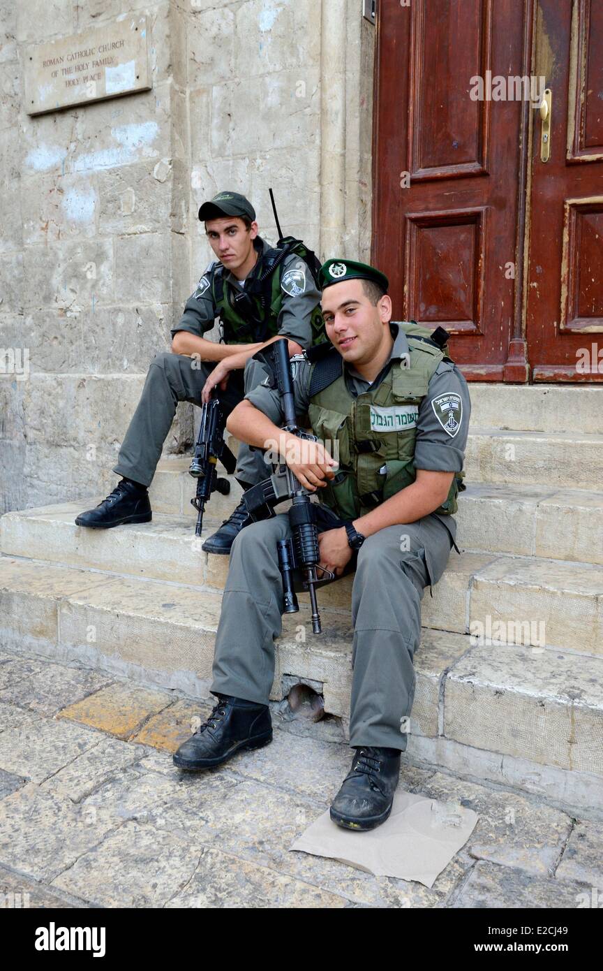 Israël, Jérusalem, ville sainte, de la vieille ville inscrite au Patrimoine Mondial de l'UNESCO, patrouille militaire dans le quartier musulman Banque D'Images