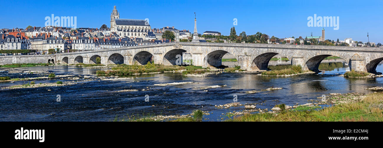 France Loir et Cher Val de Loire classé au Patrimoine Mondial par l'UNESCO Blois Jacques Gabriel pont sur la Loire et la Banque D'Images