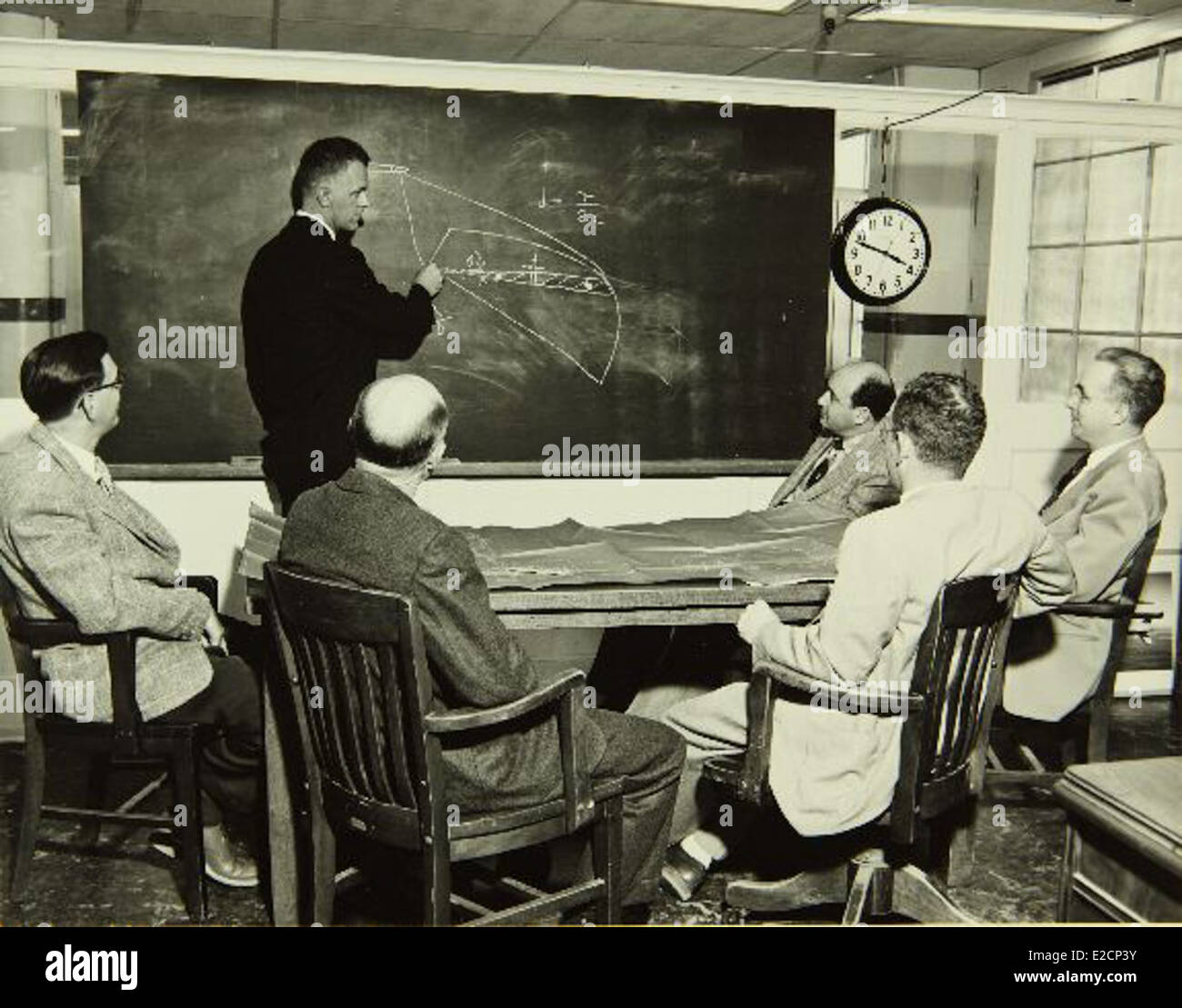 Cette image de la collection Convair/General Dynamics illustre les opérations de l'usine aérospatiale de San Diego. L'usine a fait partie intégrante du développement et de la fabrication d'avions militaires et civils, en particulier au milieu du XXe siècle. Banque D'Images