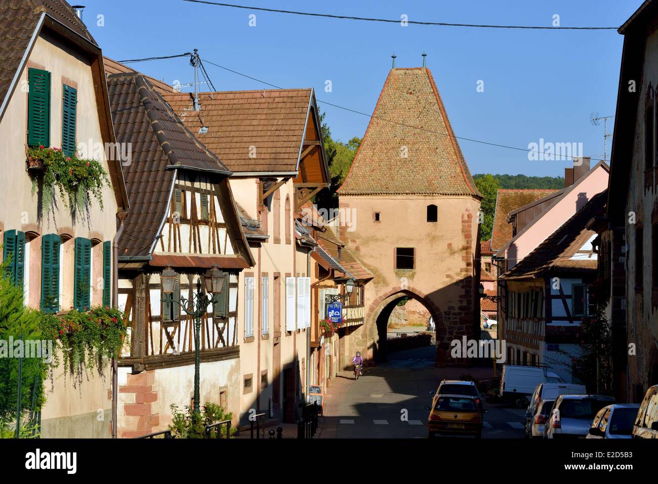 France Bas Rhin Boersch village médiéval près d'Obernai City Gate Photo  Stock - Alamy