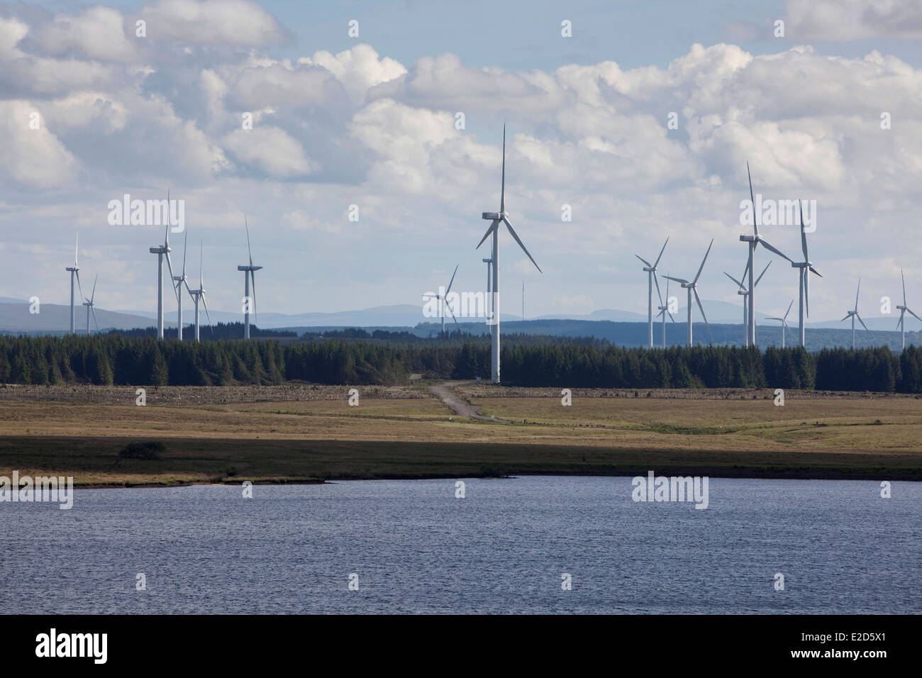 Lochgoin au réservoir du parc éolien de Whitelee ScottishPower, Eaglesham Moor, l'Ayrshire. Banque D'Images