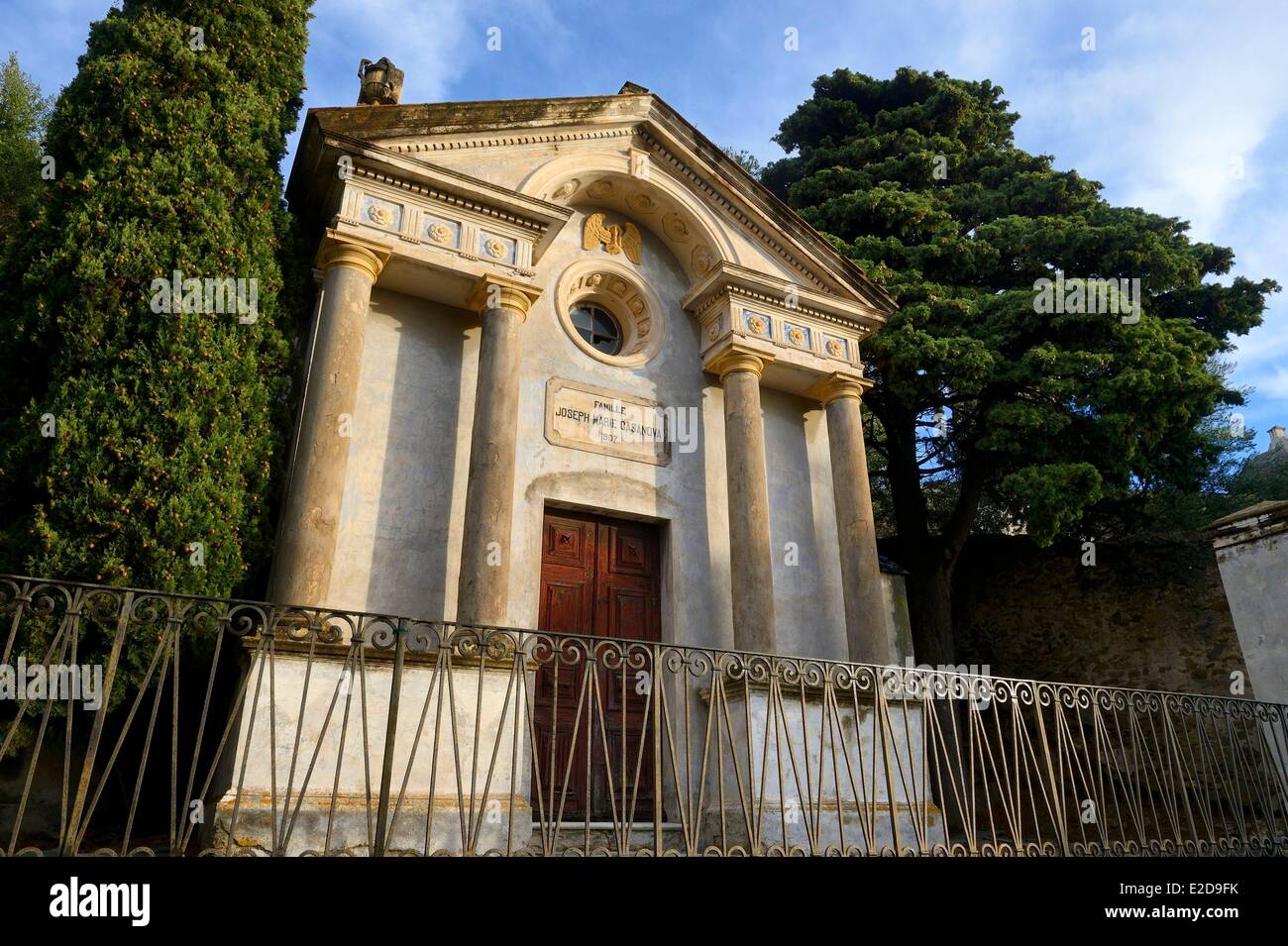 France, Haute Corse, Cap Corse, Centuri, village de Bettolacce (Bettulace), richement décorée tombe de American Corse Banque D'Images