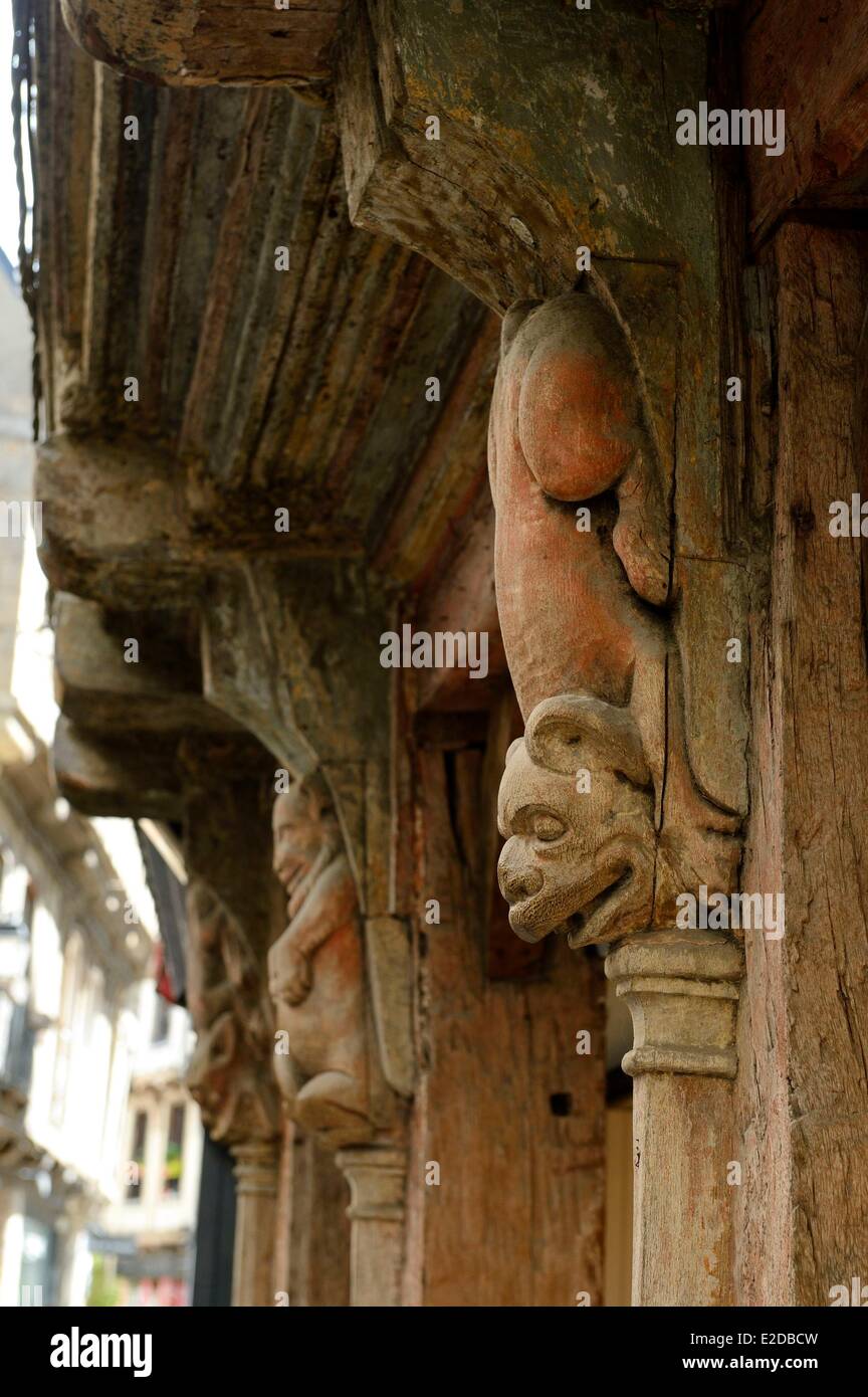 France, Morbihan, Golfe du Morbihan (Golfe du Morbihan), Vannes, 13 rue Saint Salomon, animaux fantastiques sculptés en bois décorer Banque D'Images