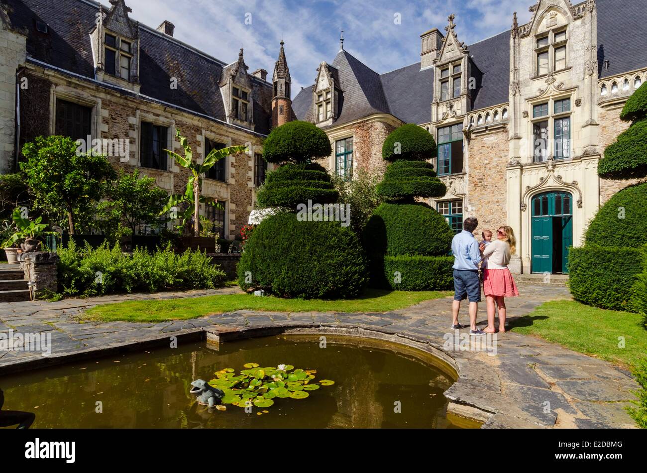 France Maine et Loire Champtoce sur Loire Chateau et jardins du château de  la broche (pin) et les jardins de Photo Stock - Alamy