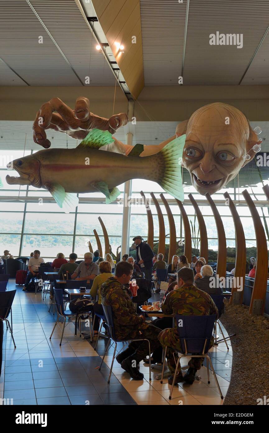 Nouvelle Zélande Île du Nord Wellington une statue géante de Gollum essaie d'attraper des poissons dans l'Aéroport de Wellington. Banque D'Images