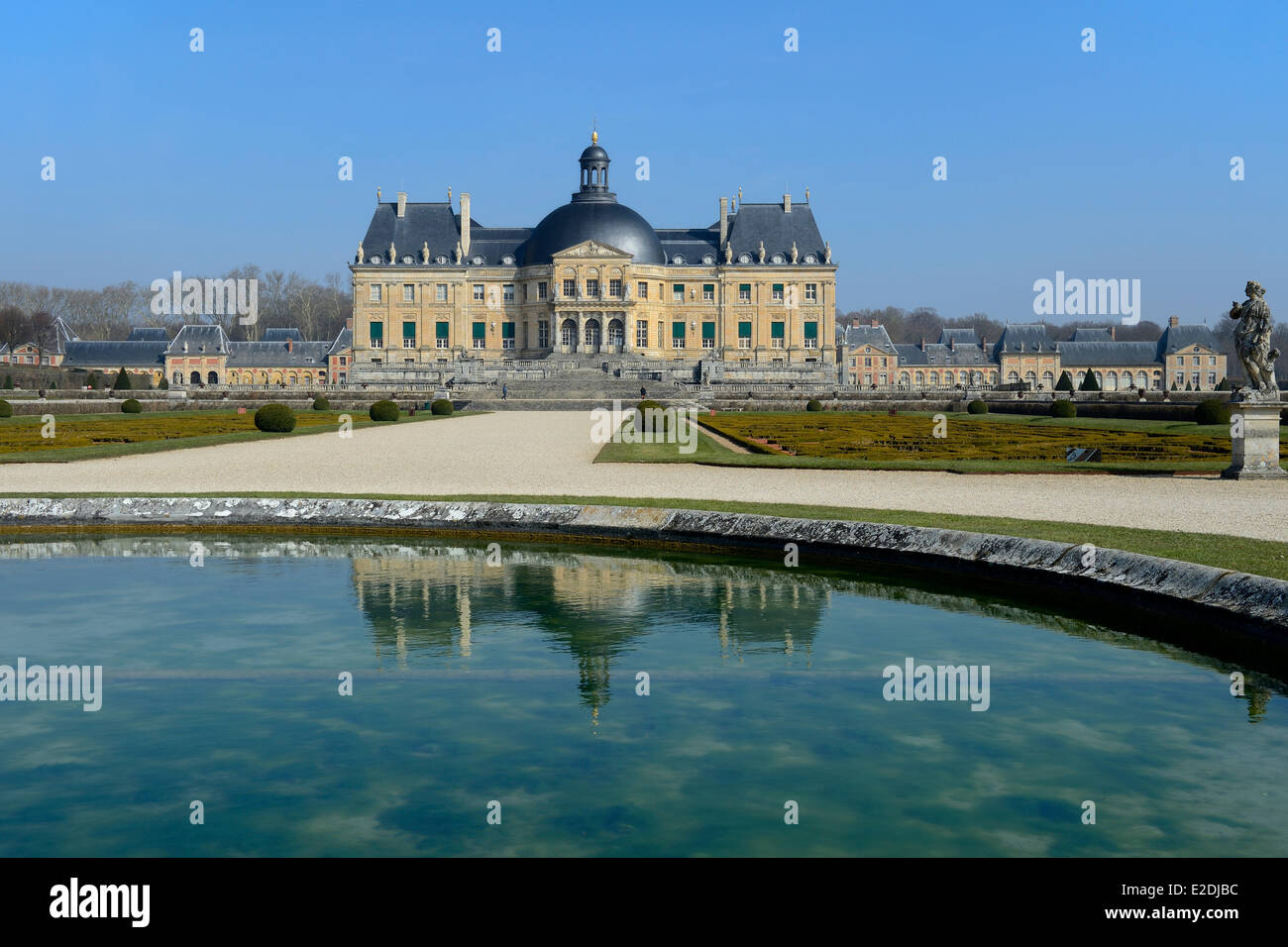 France Seine et Marne Maincy Chateau de Vaux le Vicomte façade sud du château et le jardin à la française créé par Banque D'Images