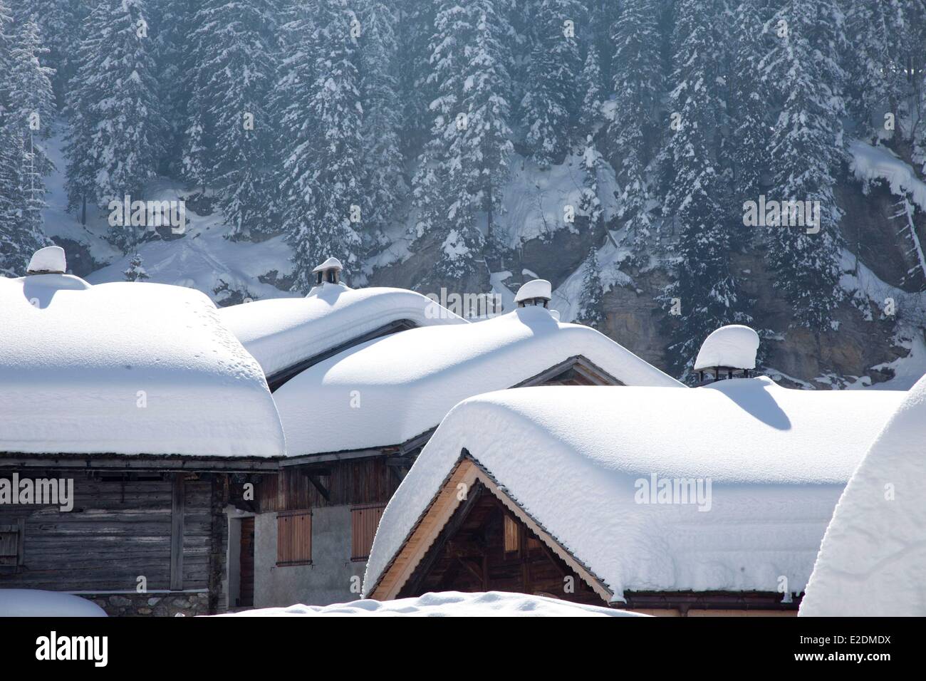 France Haute Savoie Morzine Avoriaz Les Lindarets hameau toit enneigé