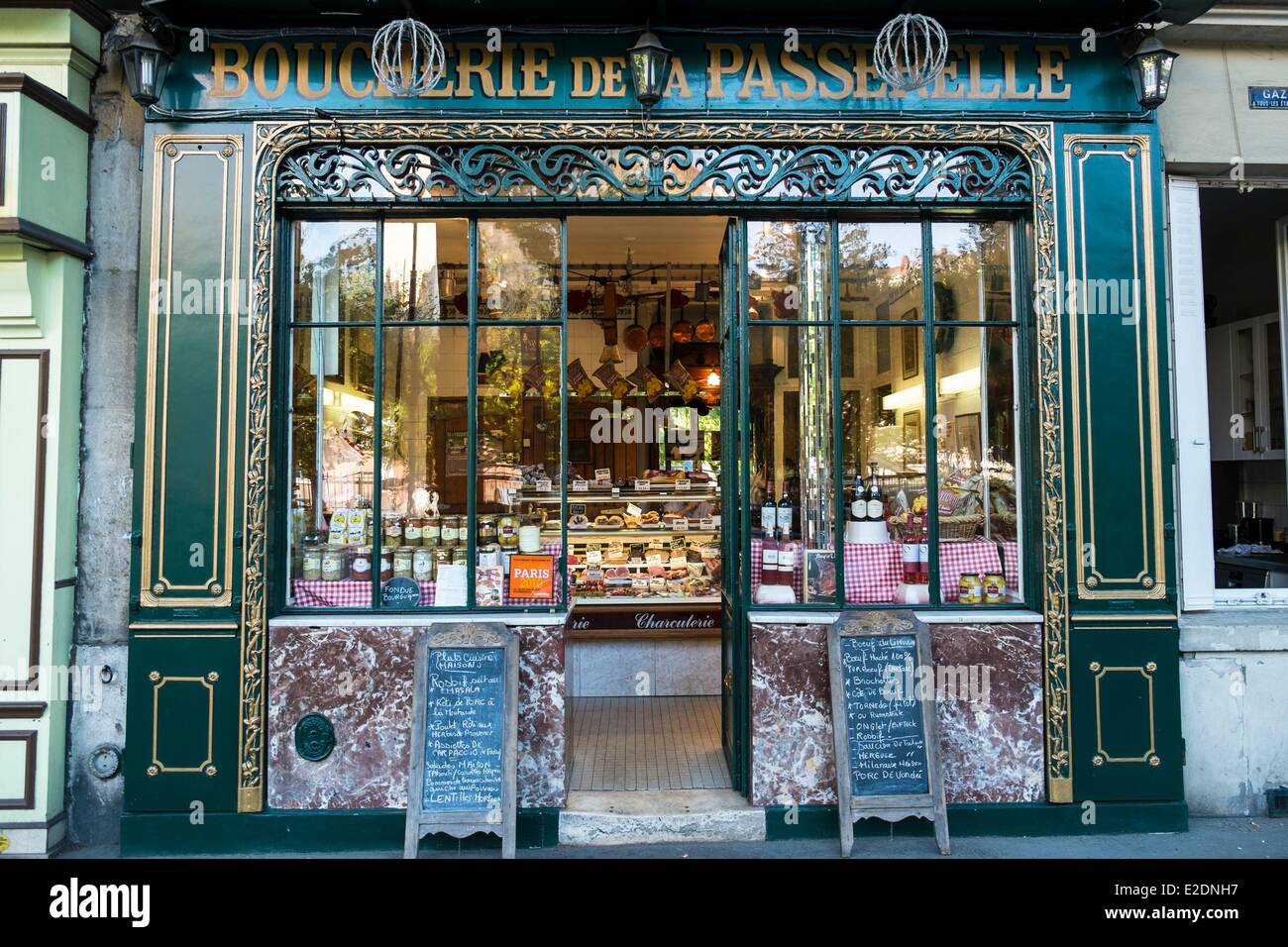 France Paris typique de devanture Boucher Banque D'Images