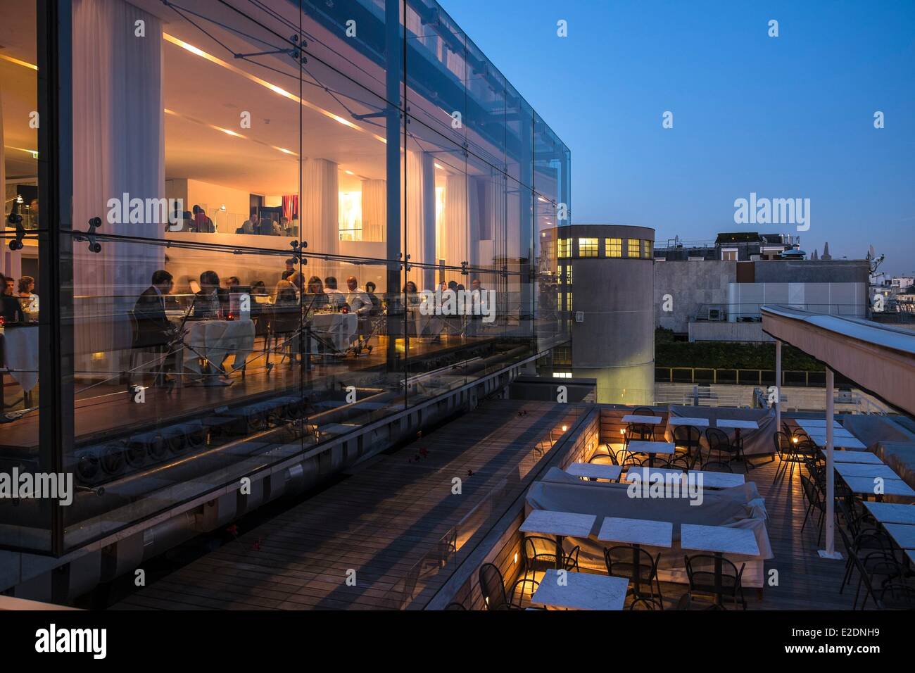 France Paris Avenue Montaigne restaurant Maison Blanche Photo