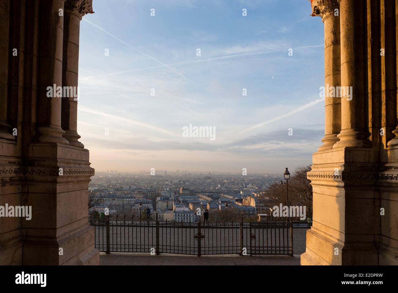 France Paris Butte Montmartre vue générale de Paris à l'aube du Sacré-Cœur (Basilique du Sacré-Cœur) Banque D'Images